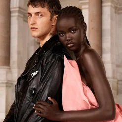 Born In Roma Donna><noscript><img width=